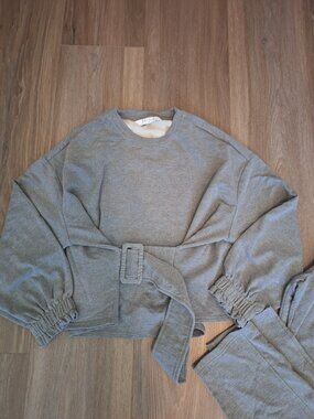 Paisie Belted Sweatshirt and Pant Set- Travel Set- US 8